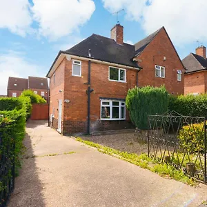 Holiday home Alderton House - Spacious 3 Bed With Parking, Nottingham